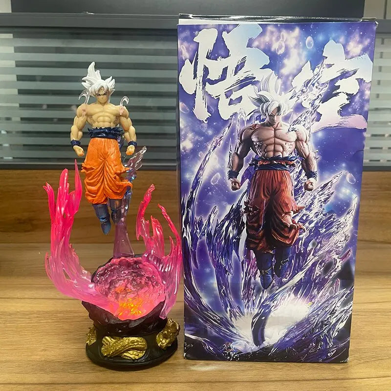 GOKU ULTRA INSTINTO – FIGURA ÉPICA LED